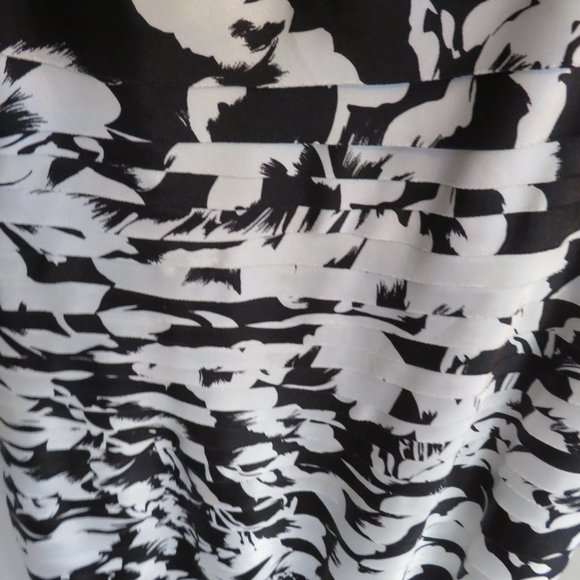 Black & White bodycon dress - Picture 7 of 7